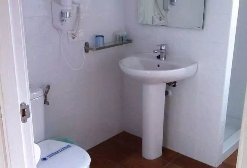 ペンション Hostal Sara