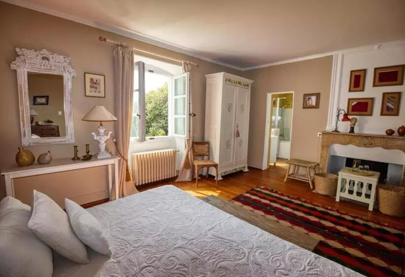 Aamiaismajoitus (B&B) Mas D Escattes