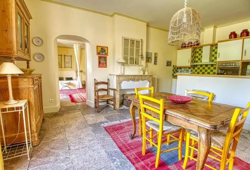 Aamiaismajoitus (B&B) Mas D Escattes