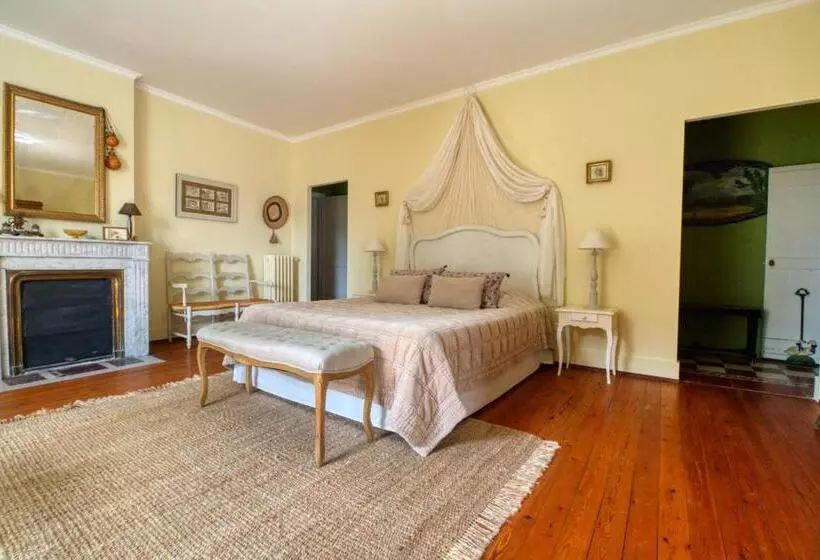 Aamiaismajoitus (B&B) Mas D Escattes