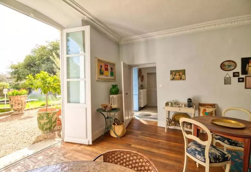 Aamiaismajoitus (B&B) Mas D Escattes