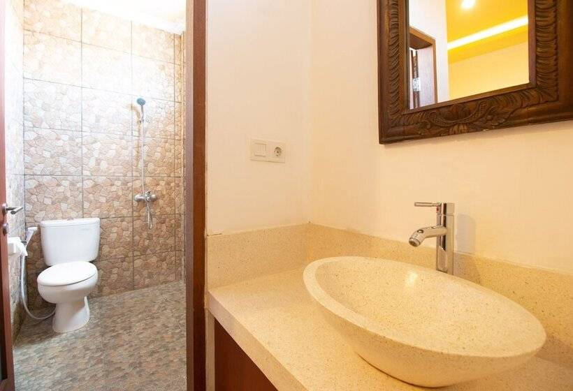 ホテル Oyo 401 The Frog Homestay Sanur