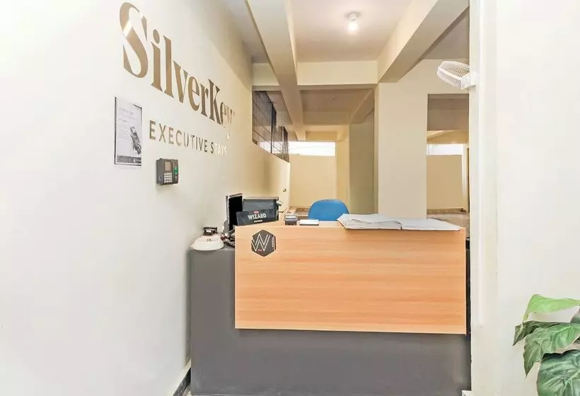 ホテル Silverkey Executive Stays 27824 Dharamkar Residency