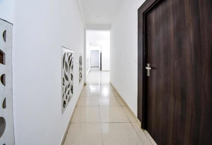 Oyo 27704 Hotel Victoria