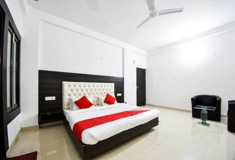 Oyo 27704 Hotel Victoria