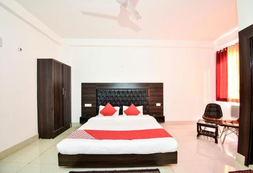 Oyo 27704 Hotel Victoria