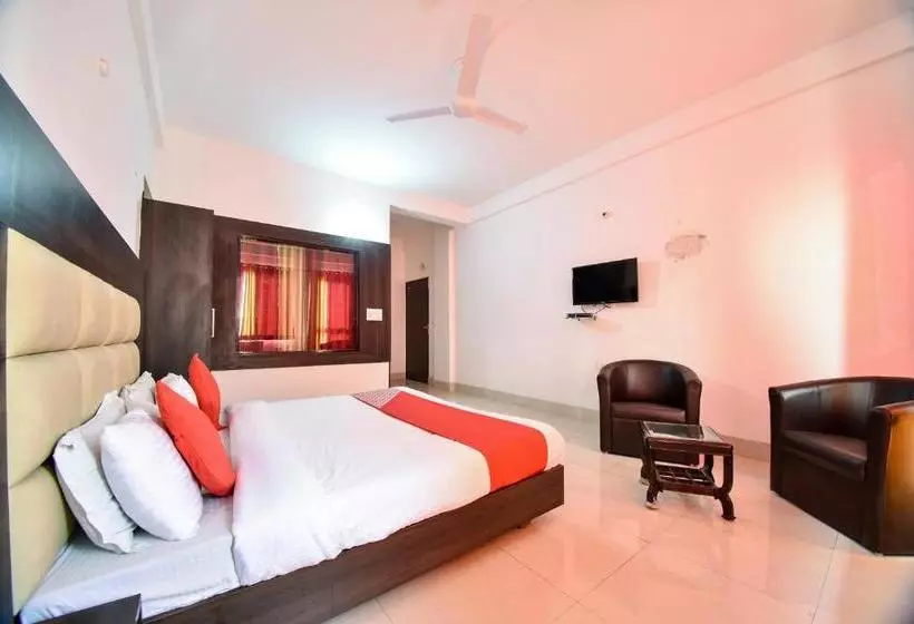Oyo 27704 Hotel Victoria