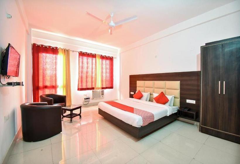 Oyo 27704 Hotel Victoria