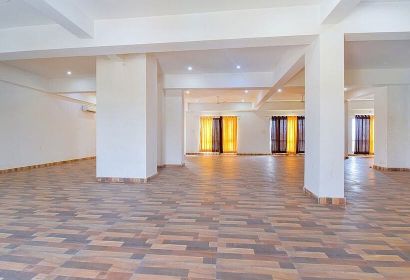 Fabhotel Prime The Royal Galaxy