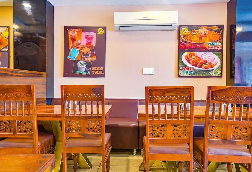 Fabhotel Prime The Royal Galaxy