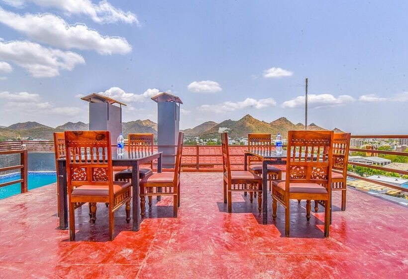 Fabhotel Prime The Royal Galaxy