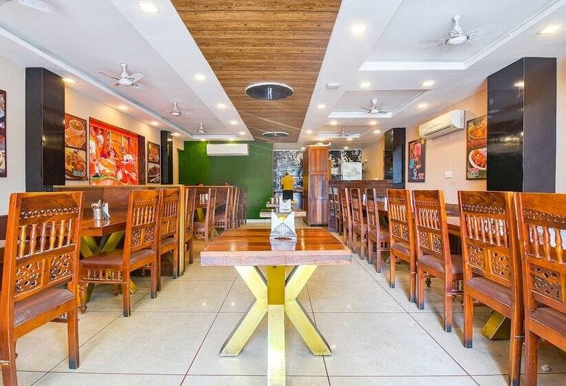 Fabhotel Prime The Royal Galaxy