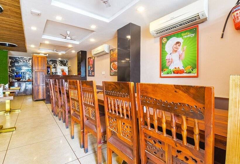 Fabhotel Prime The Royal Galaxy