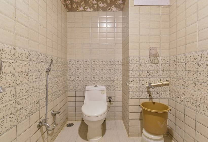 Fabhotel Prime The Royal Galaxy