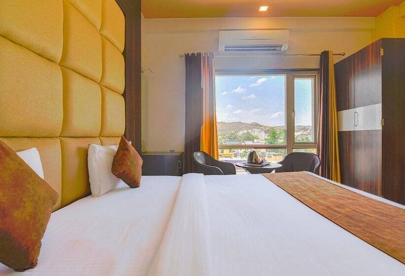 Fabhotel Prime The Royal Galaxy