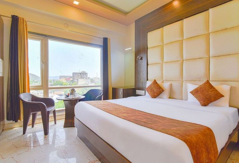 Fabhotel Prime The Royal Galaxy