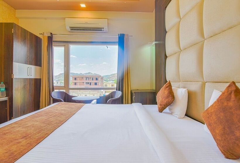 Fabhotel Prime The Royal Galaxy