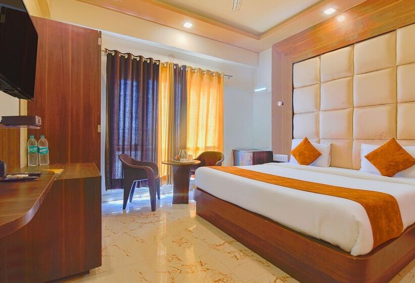 Fabhotel Prime The Royal Galaxy