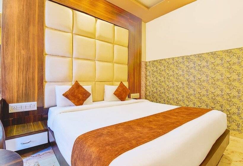 Fabhotel Prime The Royal Galaxy