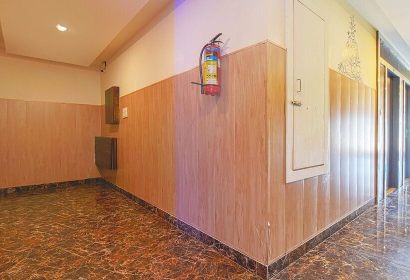 Fabhotel Prime The Royal Galaxy