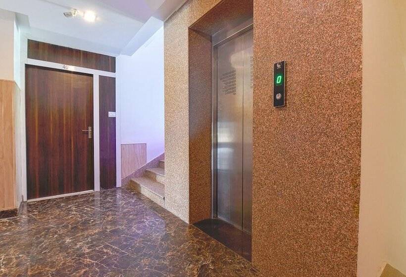 Fabhotel Prime The Royal Galaxy