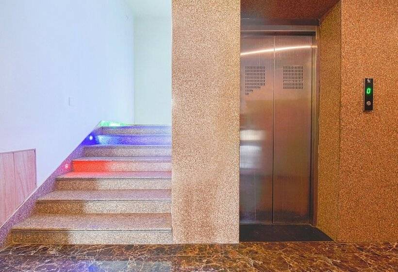 Fabhotel Prime The Royal Galaxy