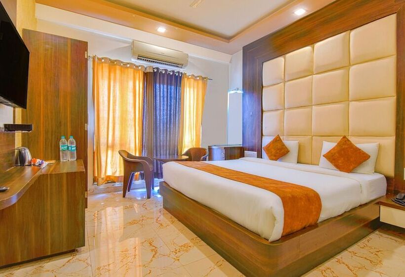 Fabhotel Prime The Royal Galaxy