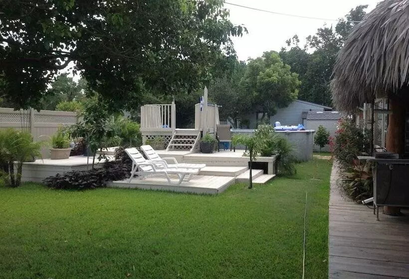 Majatalo Come Friday Cottages