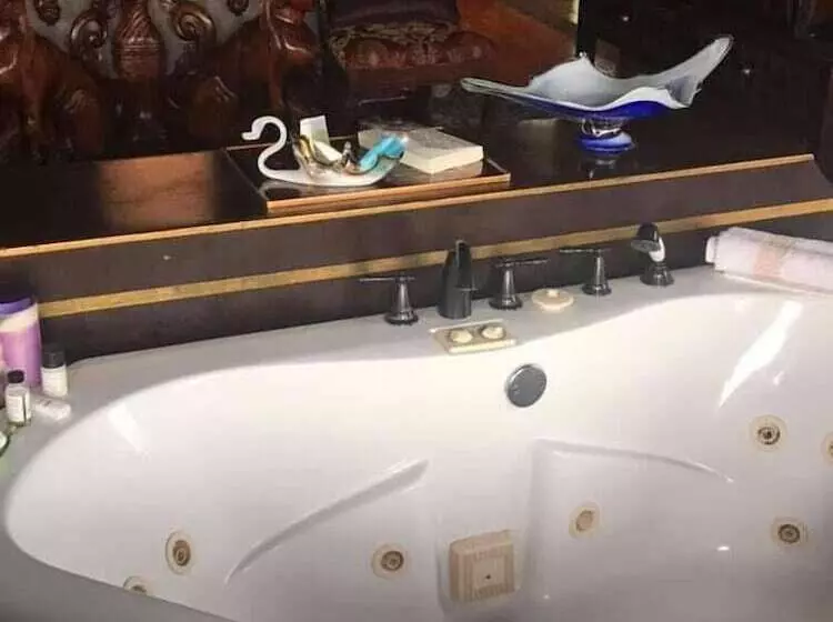 Majatalo Come Friday Cottages