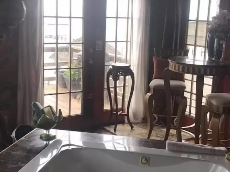 Majatalo Come Friday Cottages