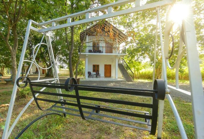 فندق Andarawewa Nature Resort