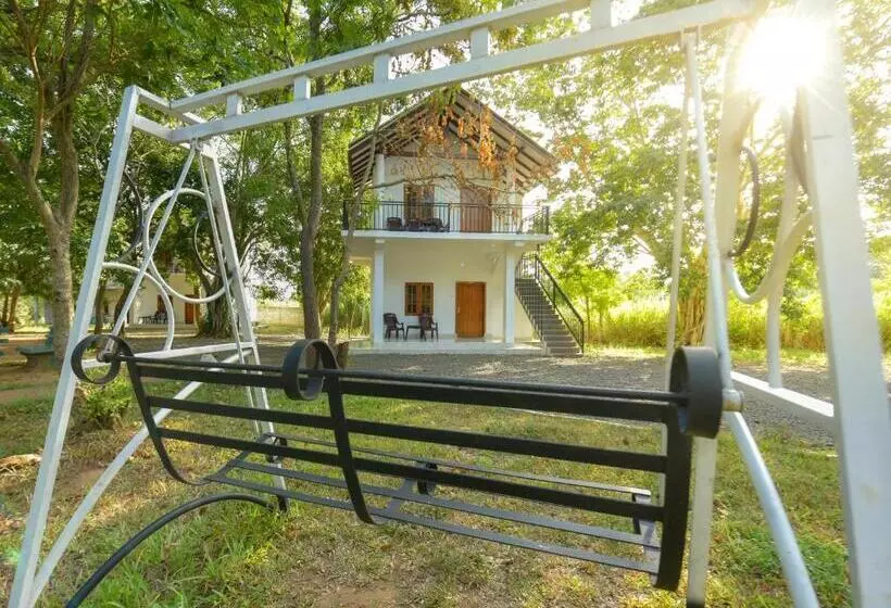 Hotelli Andarawewa Nature Resort