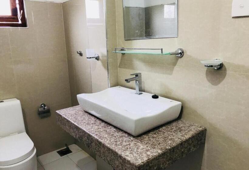 فندق Andarawewa Nature Resort