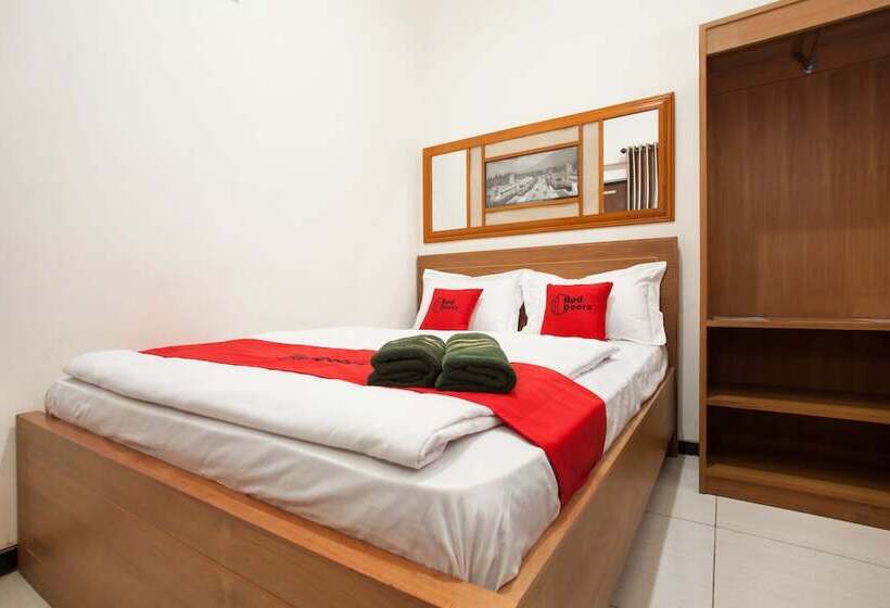פנסיון Reddoorz Syariah Near Singha Merjosari Park
