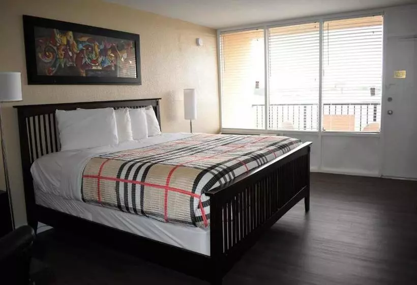Hotel Apm Inn & Suites