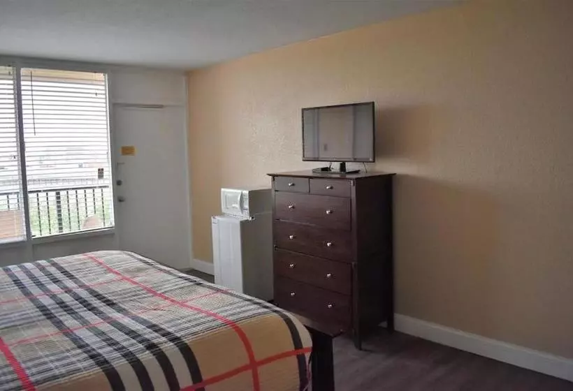 Hotel Apm Inn & Suites