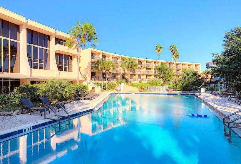 Hotel Apm Inn & Suites