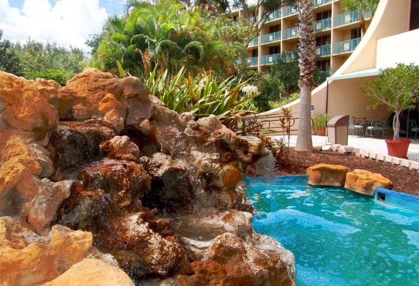 Hotel Apm Inn & Suites