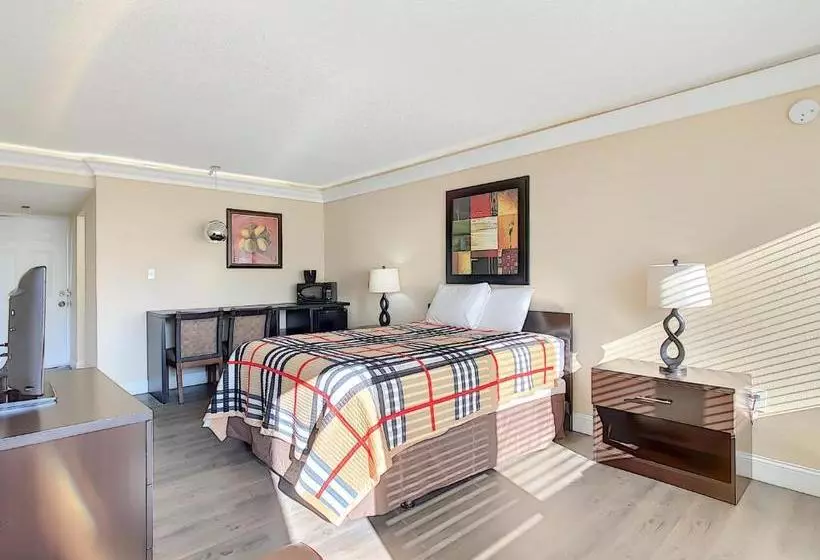 Hotel Apm Inn & Suites