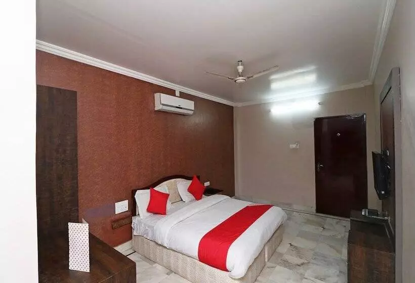 Hotel Oyo 26824 Shagun Palace