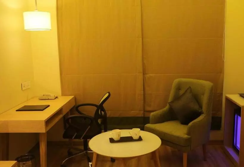 Hotel Regenta Central Harsha Vapi