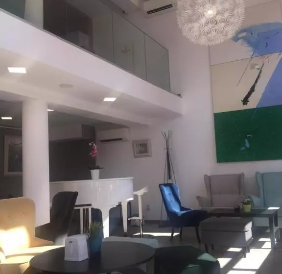 تختخواب و صبحانه Arte Hotel Rooms & Apartments