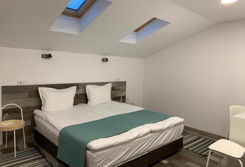 민박 Arte Hotel Rooms & Apartments