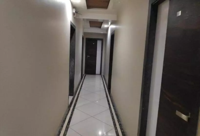 ホテル Mangal Residency Lonavala !! 600 Mts From Lonavala Railway Station !!