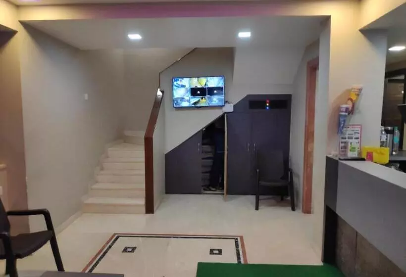 ホテル Mangal Residency Lonavala !! 600 Mts From Lonavala Railway Station !!