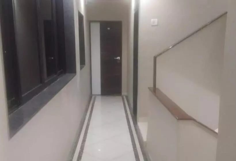 ホテル Mangal Residency Lonavala !! 600 Mts From Lonavala Railway Station !!