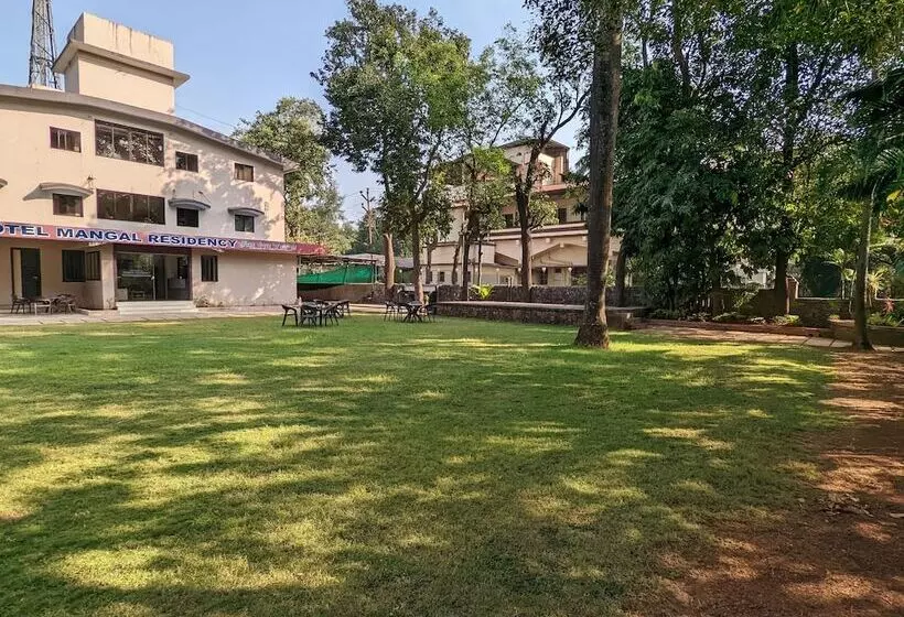 ホテル Mangal Residency Lonavala !! 600 Mts From Lonavala Railway Station !!