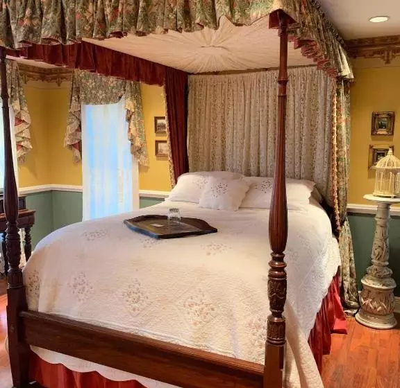تختخواب و صبحانه The Lake Manor