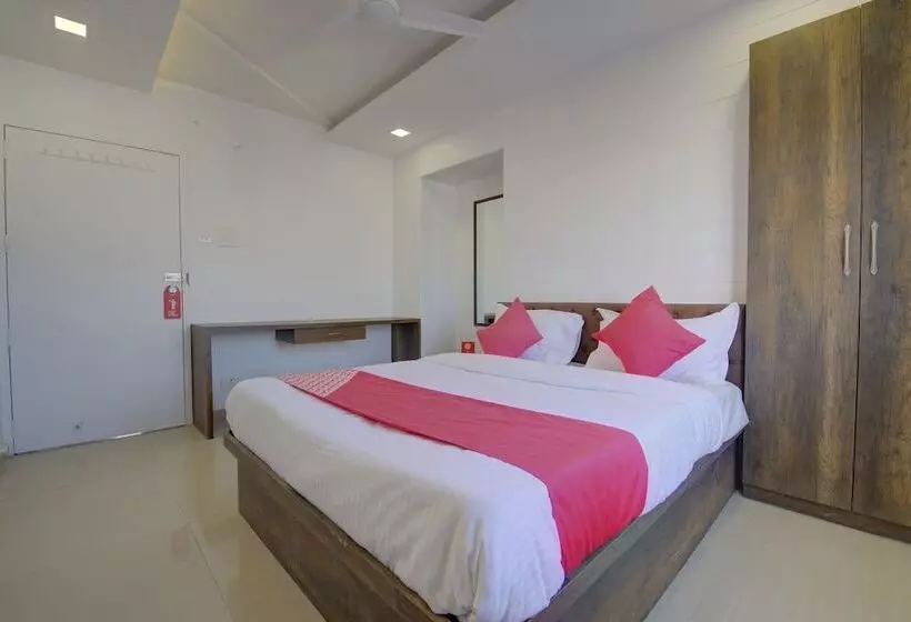 Super Hotel O Rk S Regency Near Navale Hospital Back Gate