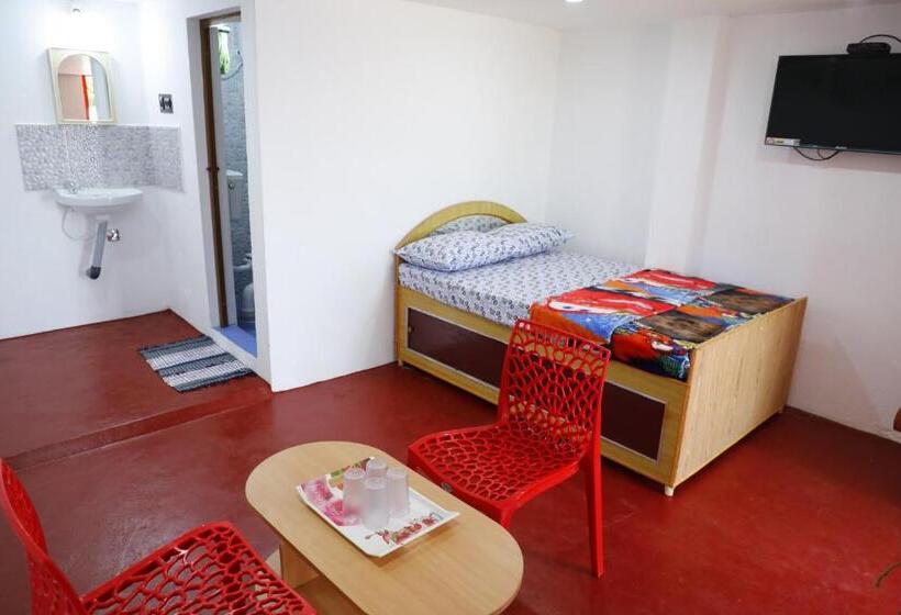 پانسیون Sri Sai Holiday Inn